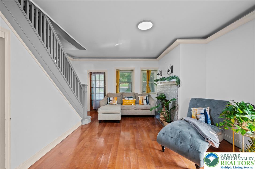 1674 Easton Road