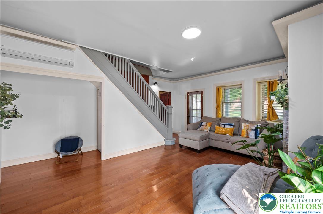 1674 Easton Road