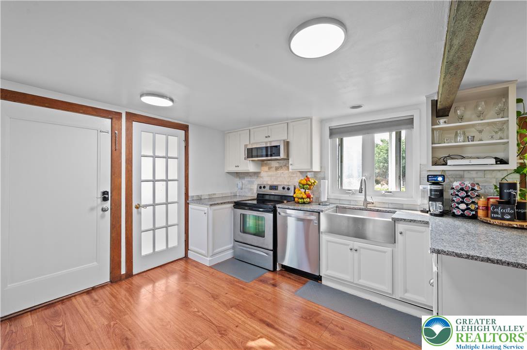 1674 Easton Road
