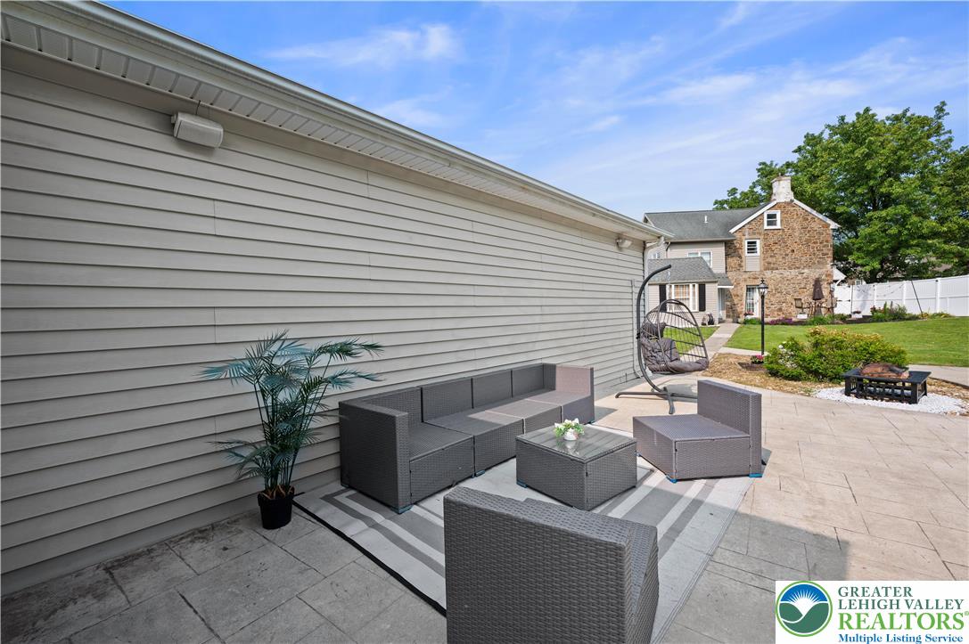 1674 Easton Road