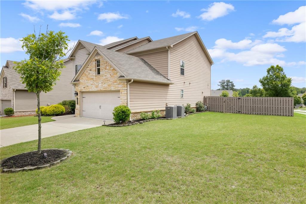 1998 Lakeview Bend Way