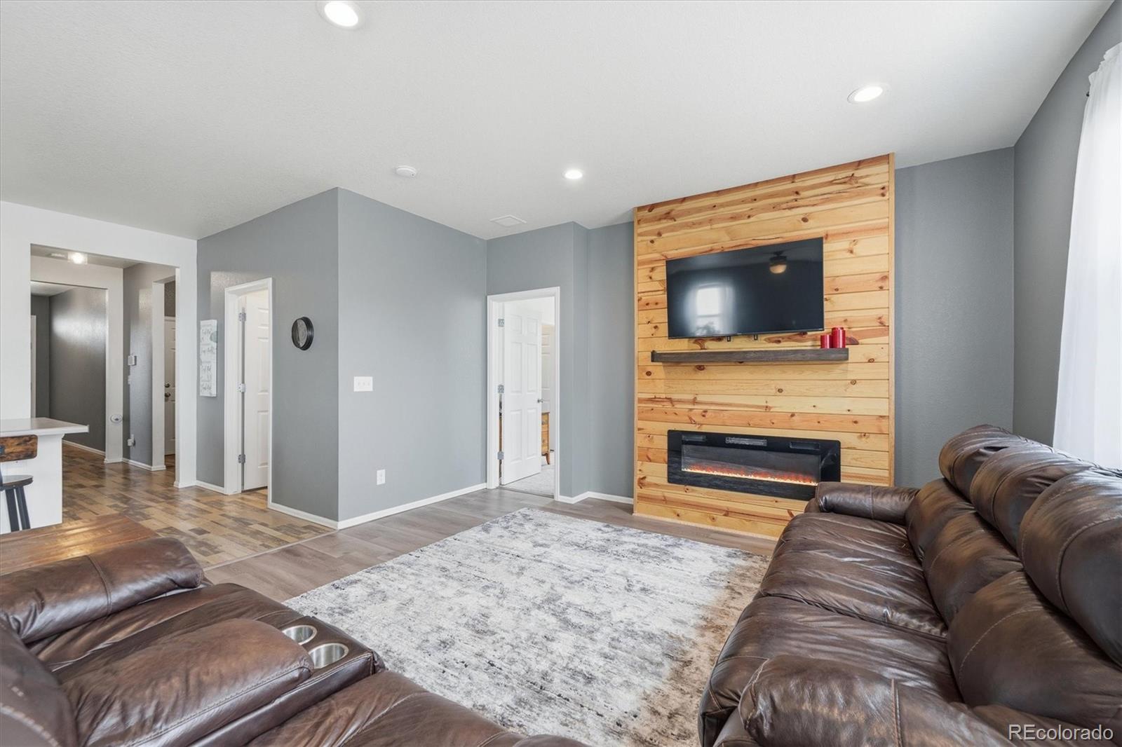 583 Hermosa Street