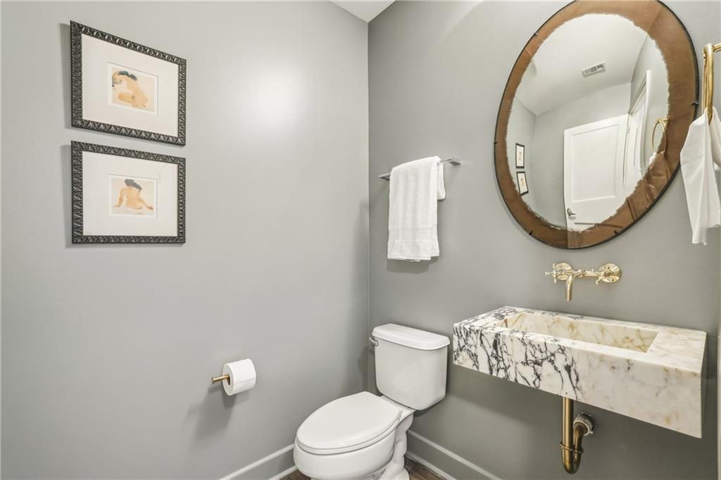 2795 Peachtree Road NE Unit 302