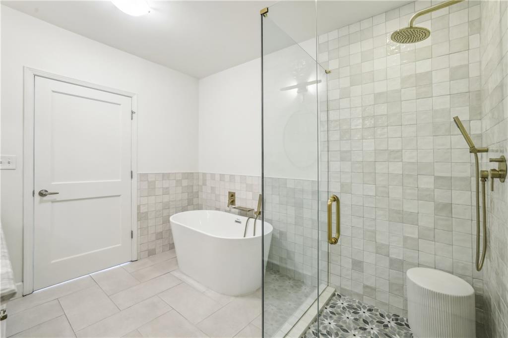 2795 Peachtree Road NE Unit 302