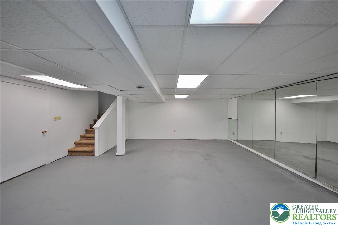 1015 Honeysuckle Road