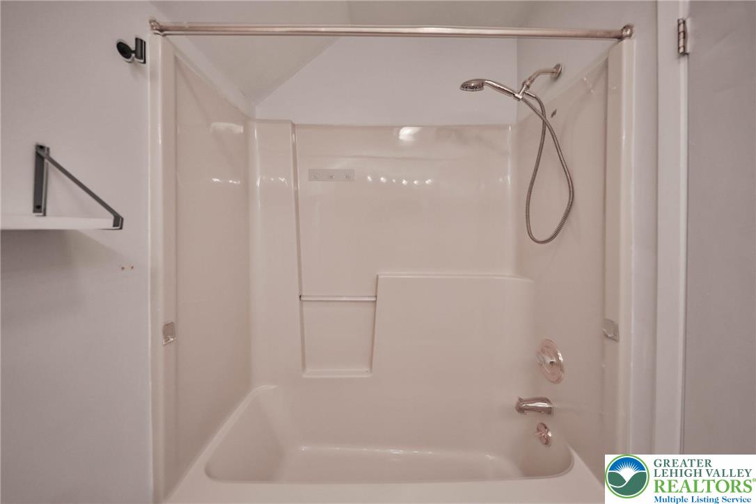 1015 Honeysuckle Road