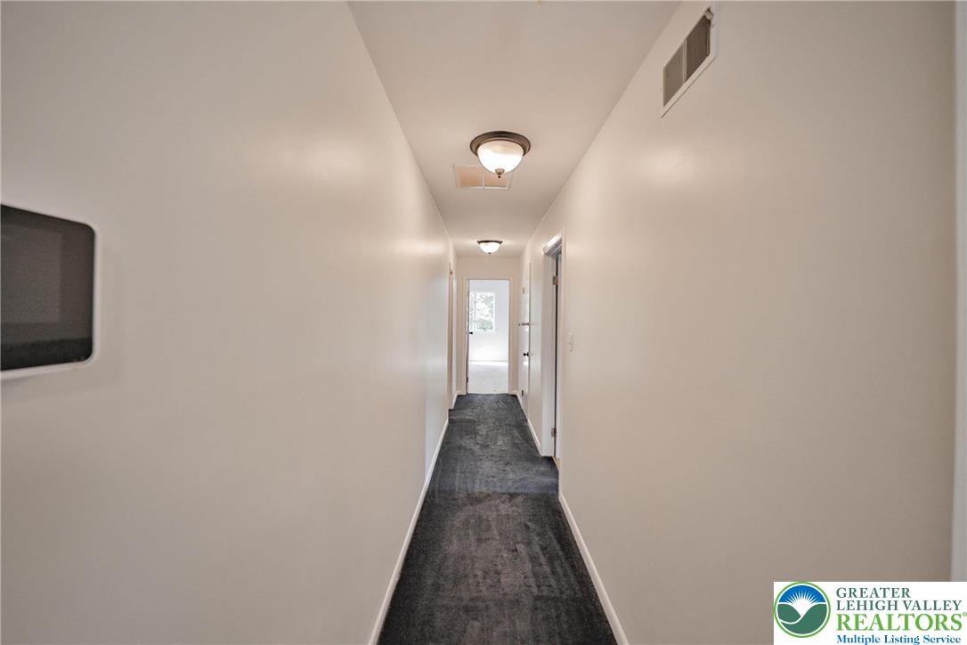 1015 Honeysuckle Road