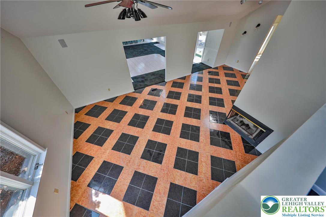 1015 Honeysuckle Road