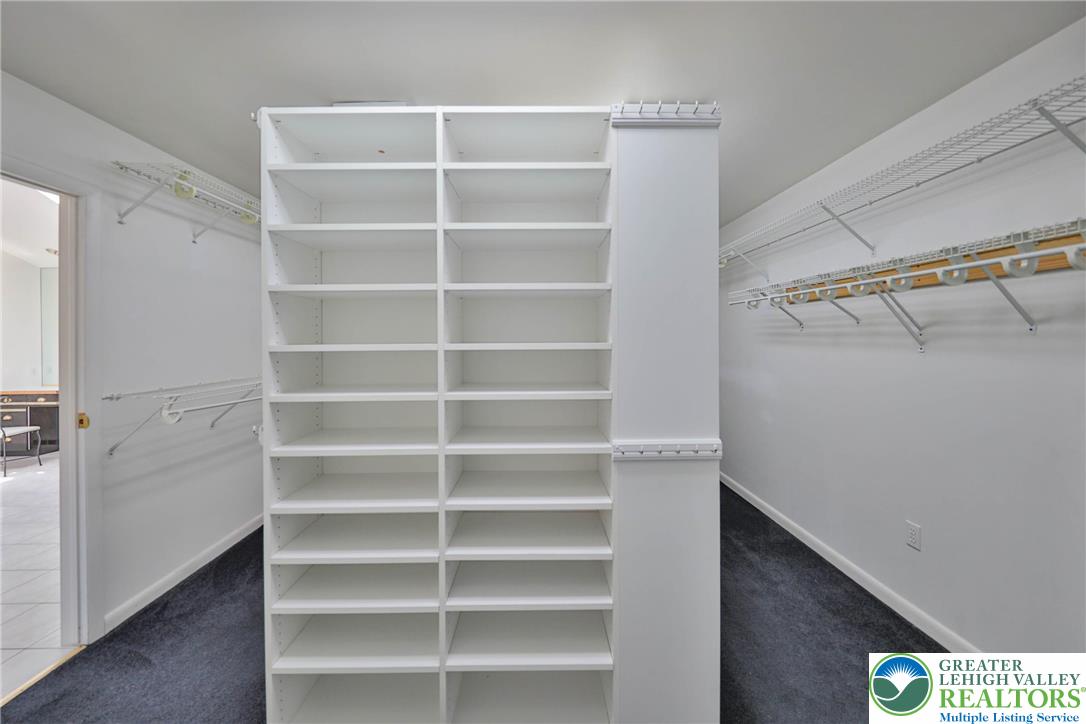 1015 Honeysuckle Road