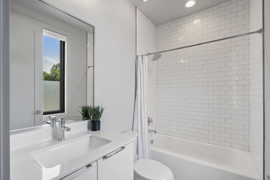 131 City View Court NE