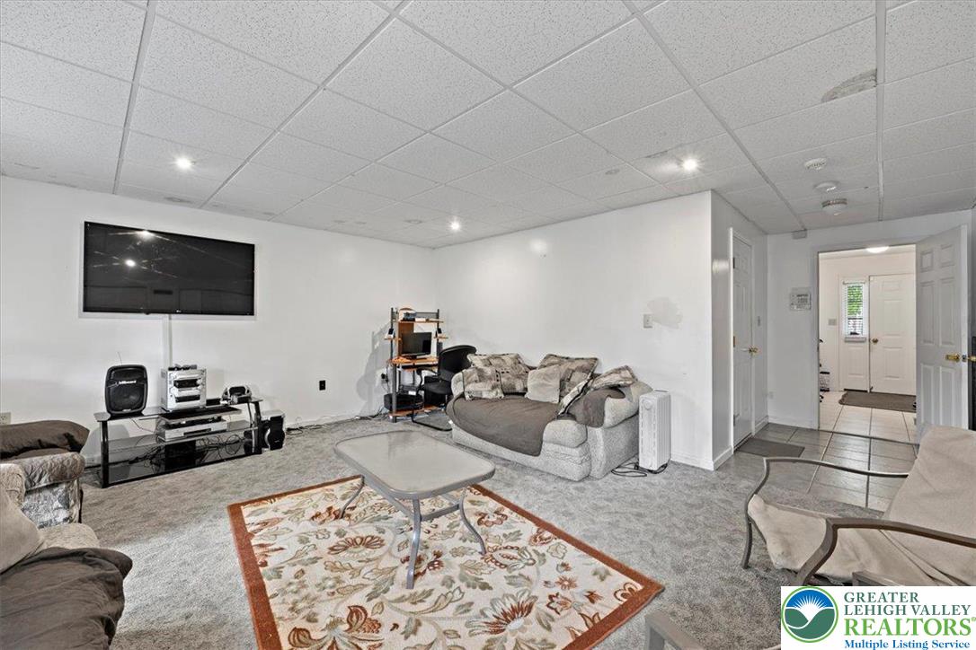 2567 Chestnut Lane