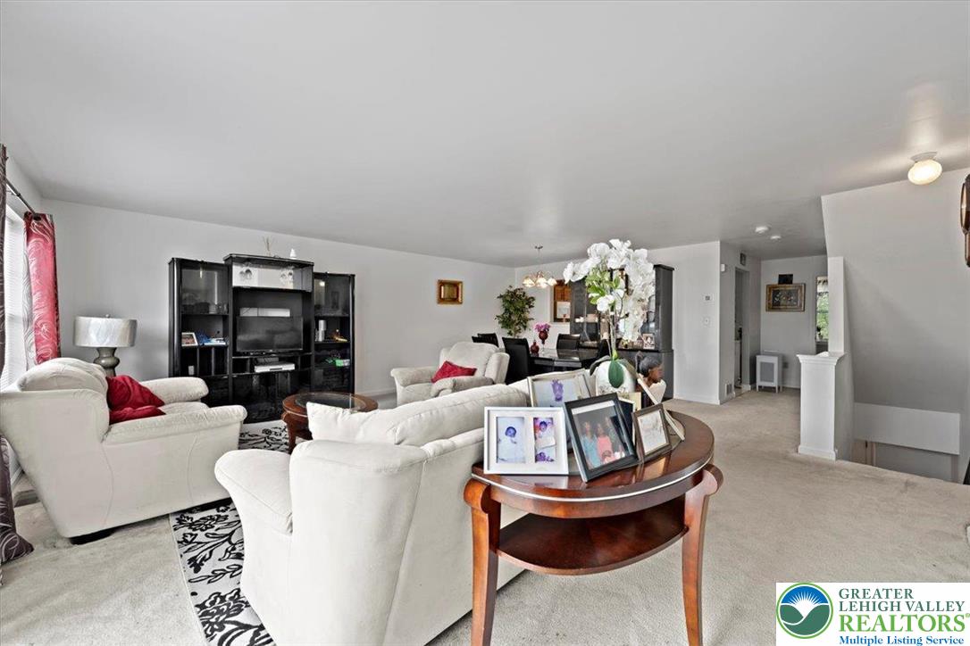 2567 Chestnut Lane