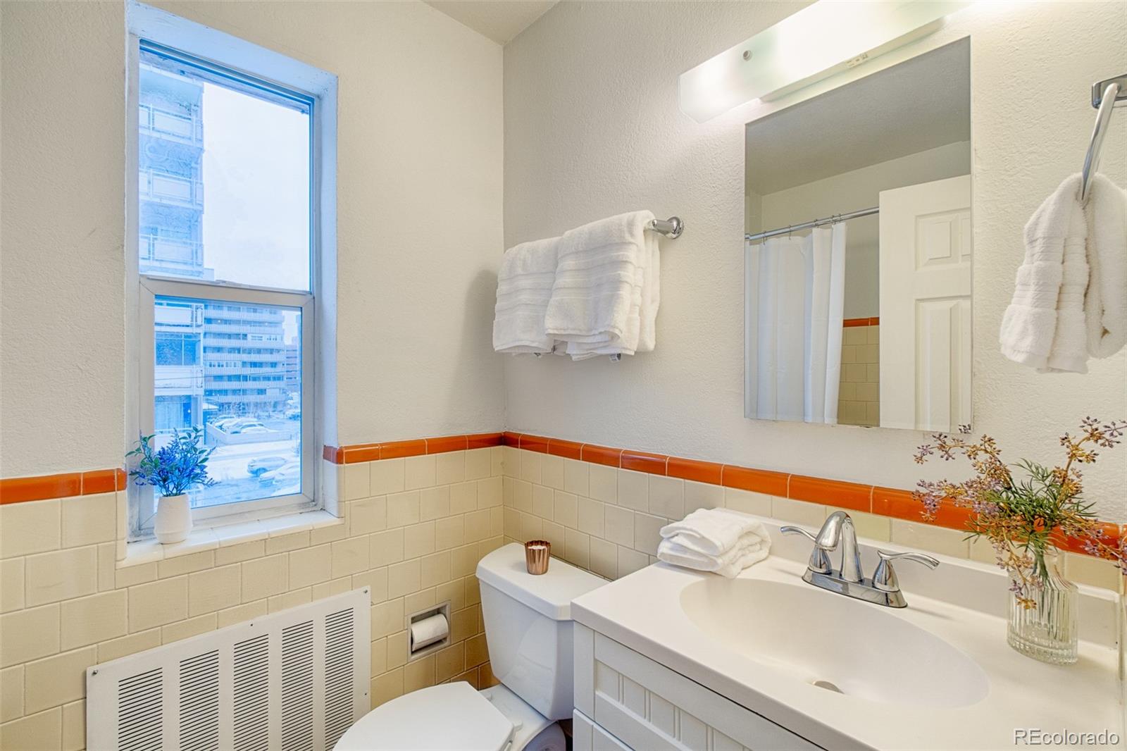 1100 Colorado Boulevard Unit: 305