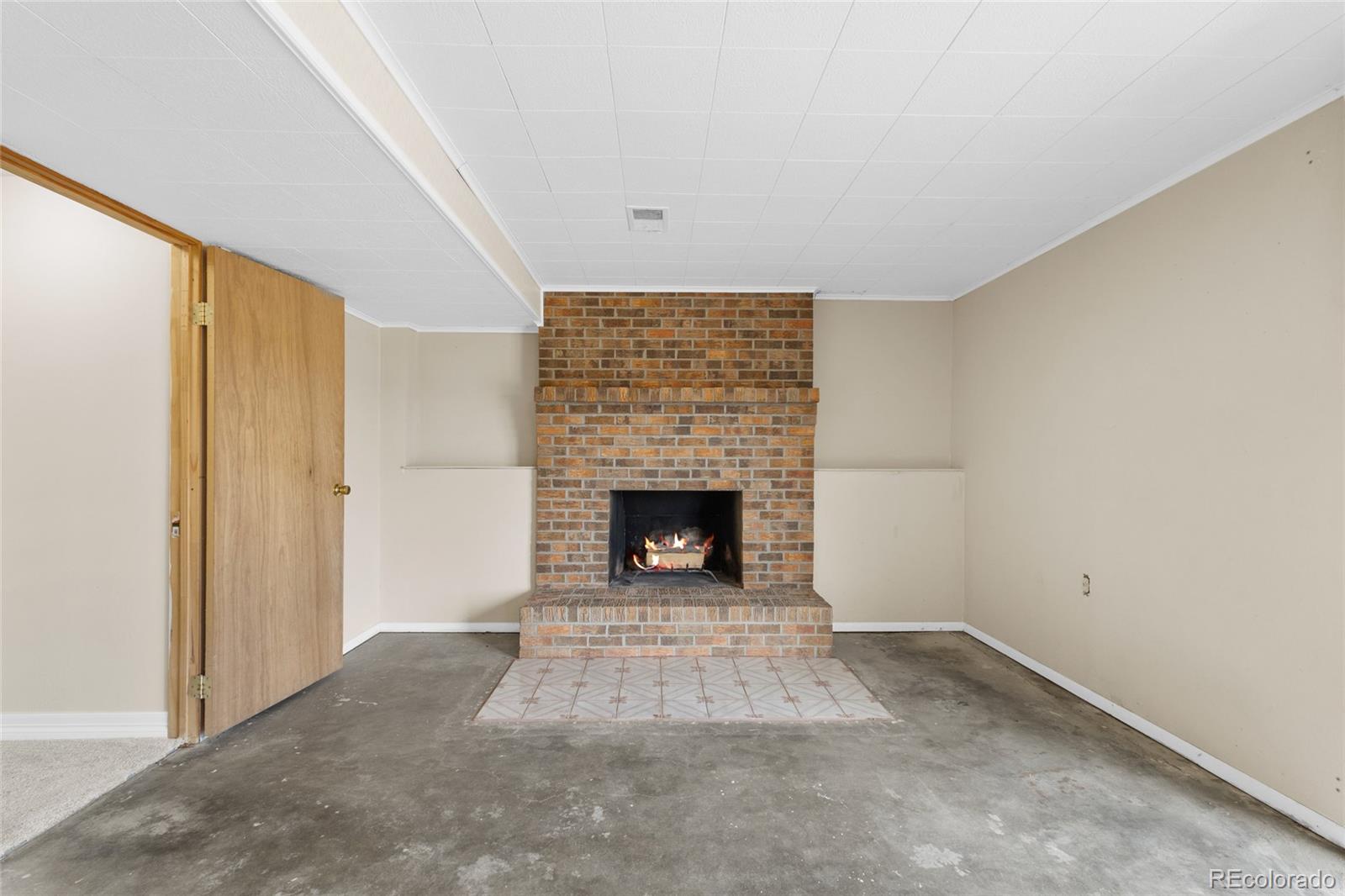 1045 Castlewood Drive