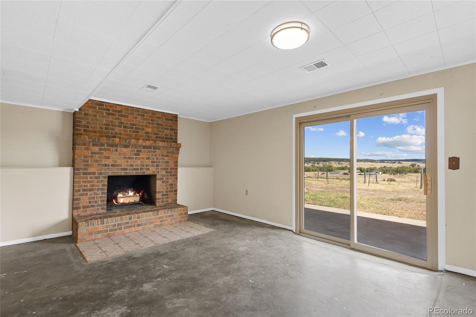 1045 Castlewood Drive