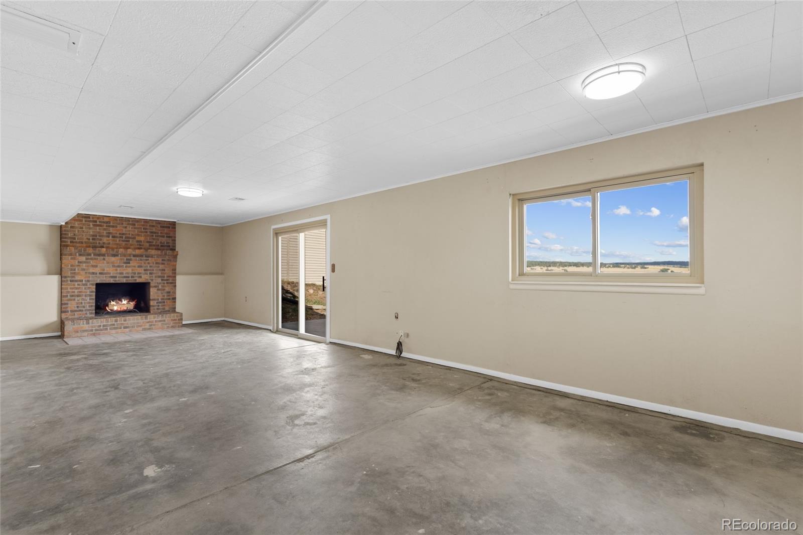 1045 Castlewood Drive