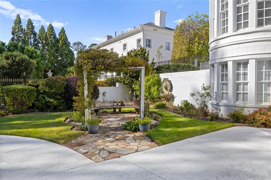 3687 Briarcliff Road NE