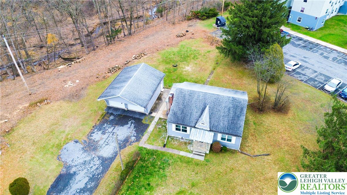 17 Mahoning Drive East