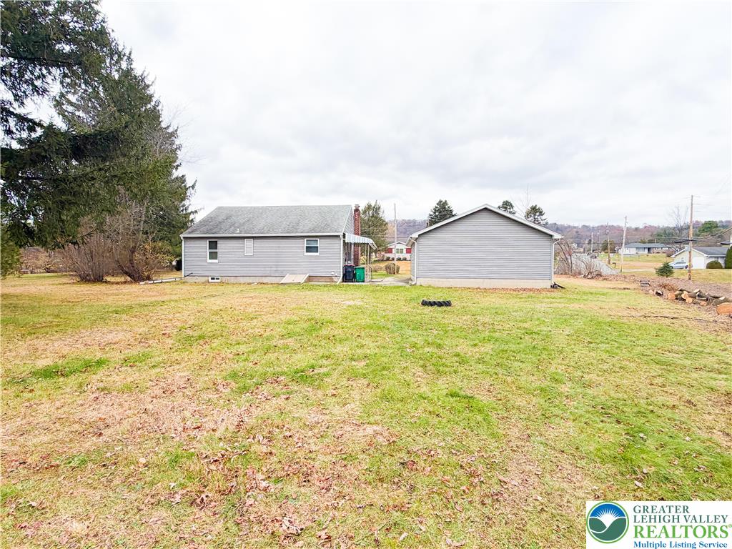 17 Mahoning Drive East