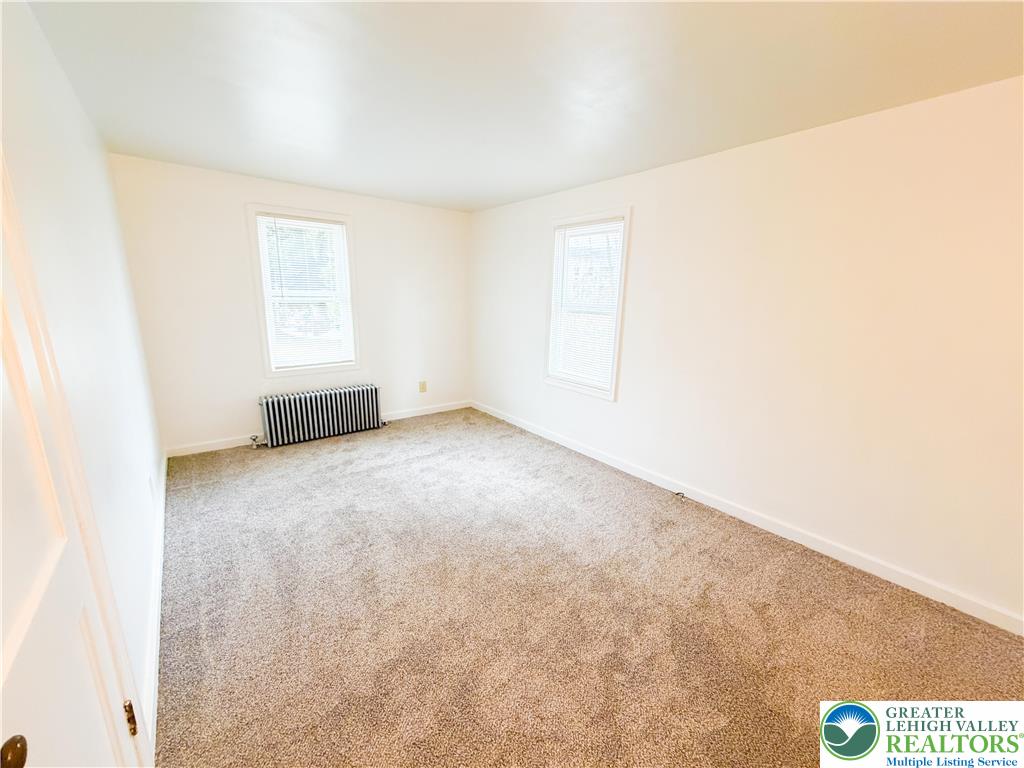 17 Mahoning Drive East