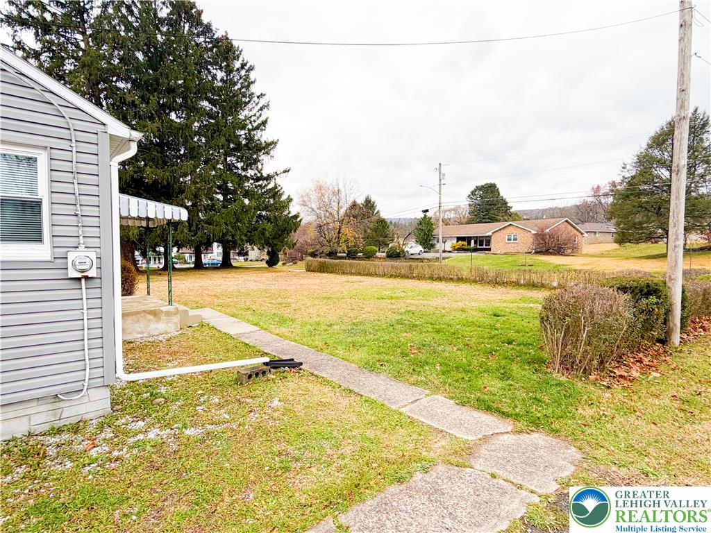 17 Mahoning Drive East