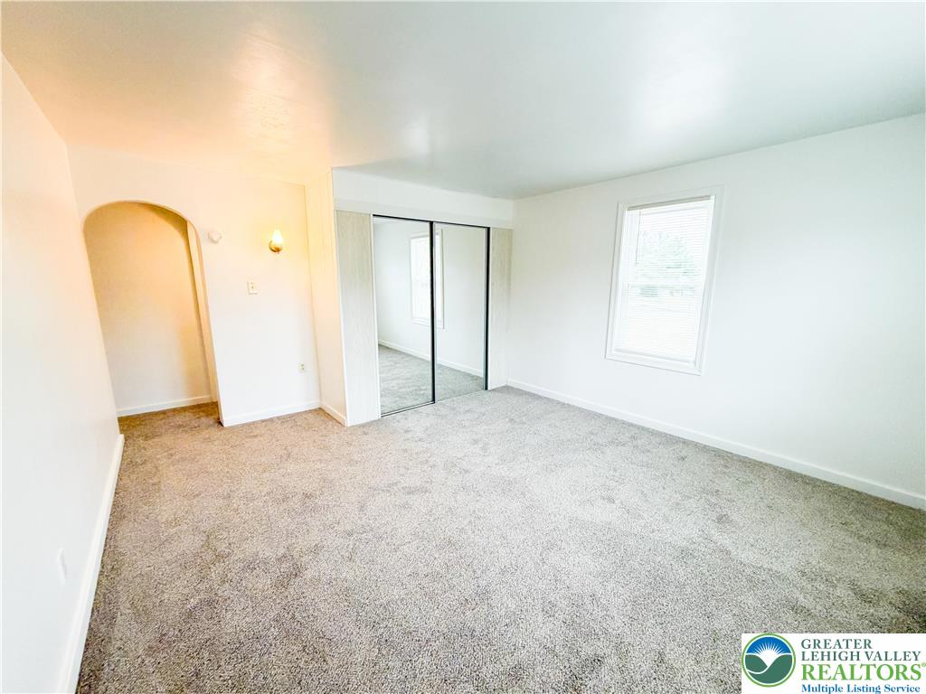 17 Mahoning Drive East