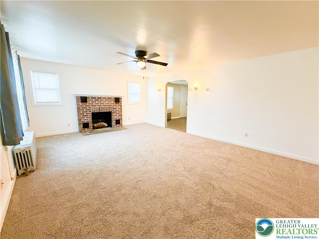 17 Mahoning Drive East