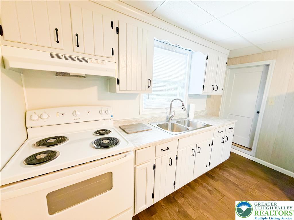 17 Mahoning Drive East