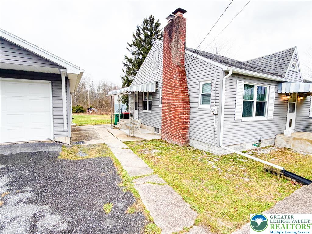 17 Mahoning Drive East