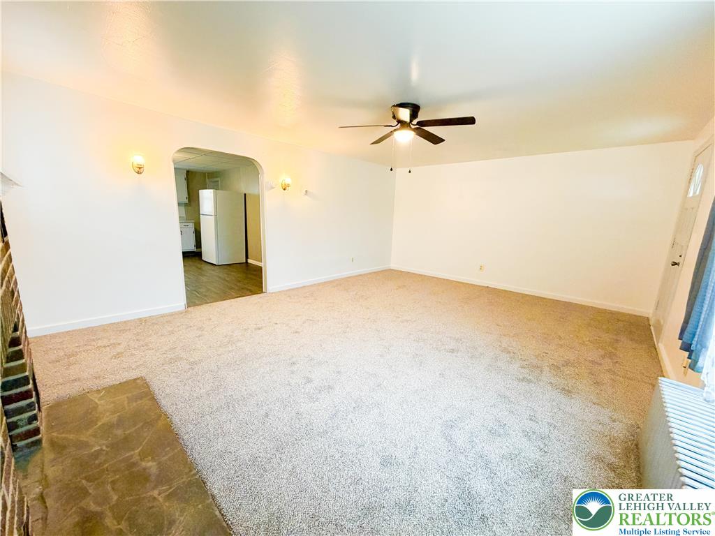 17 Mahoning Drive East