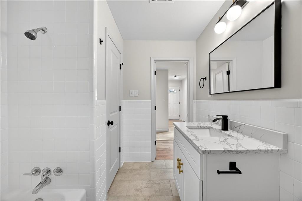 201 E Simon Terrace NW