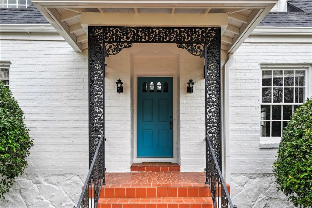 2878 N Hills Drive NE