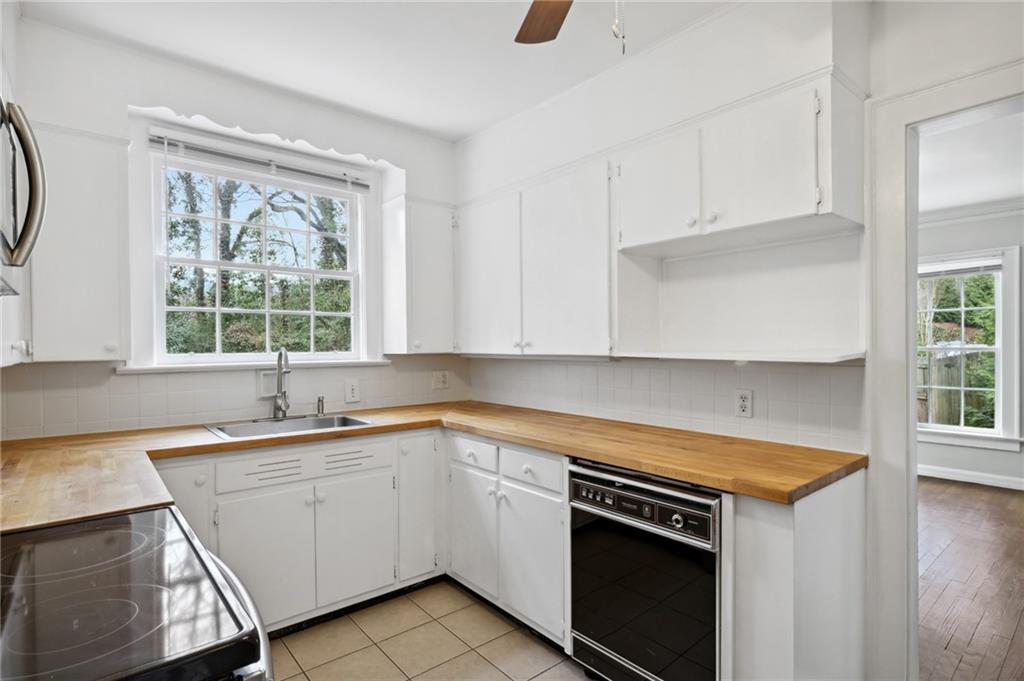 2878 N Hills Drive NE