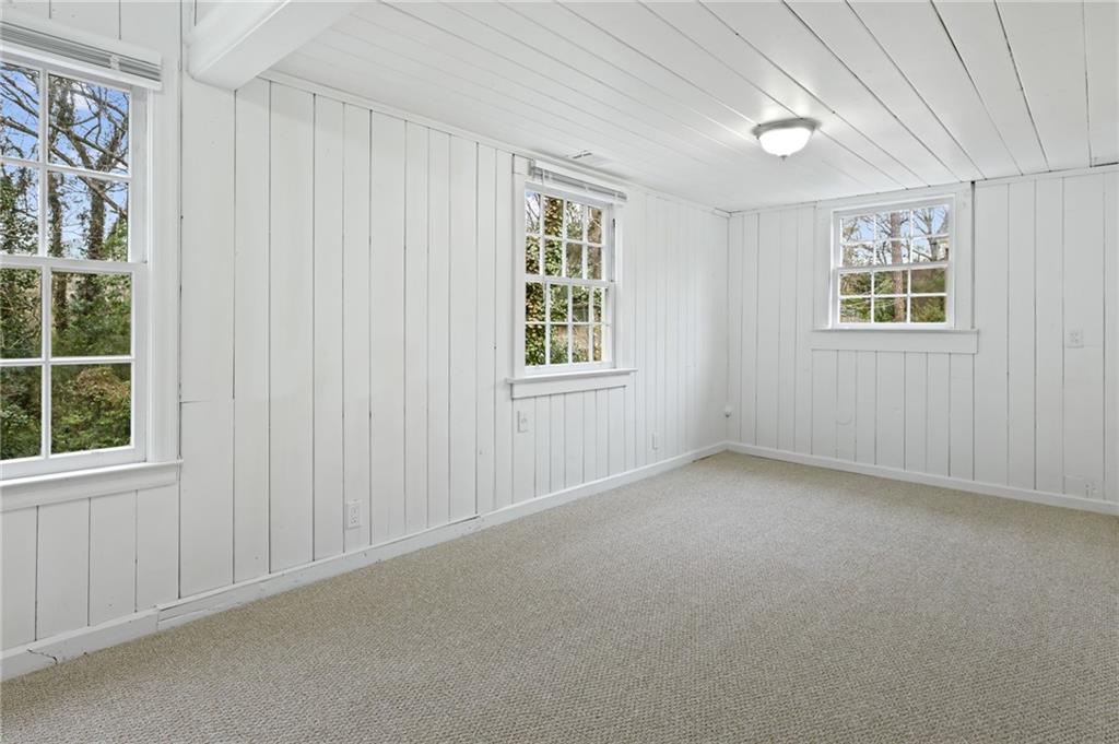 2878 N Hills Drive NE