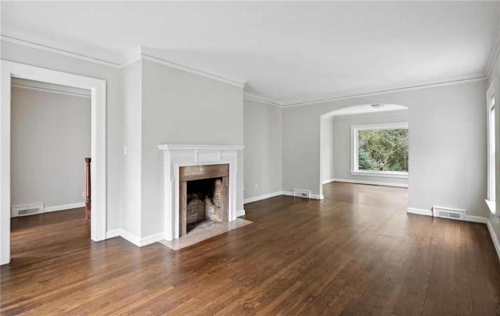 2878 N Hills Drive NE