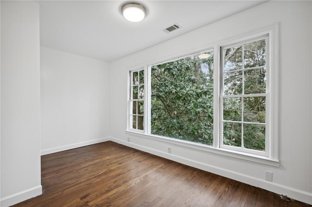 2878 N Hills Drive NE