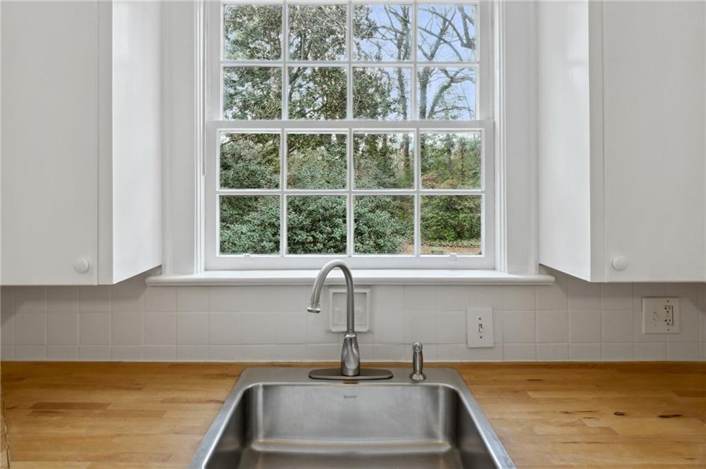 2878 N Hills Drive NE