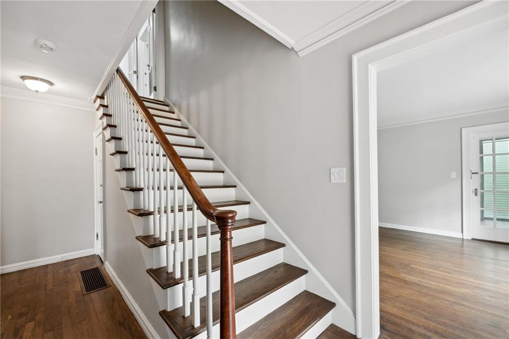 2878 N Hills Drive NE