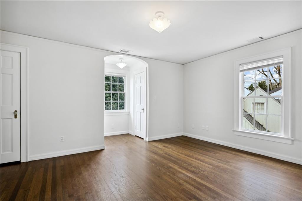 2878 N Hills Drive NE