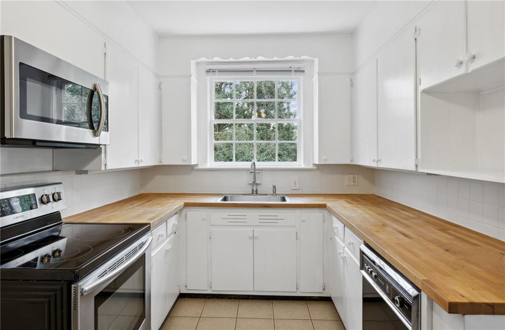 2878 N Hills Drive NE