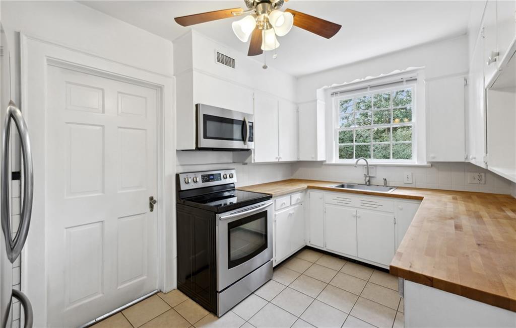 2878 N Hills Drive NE