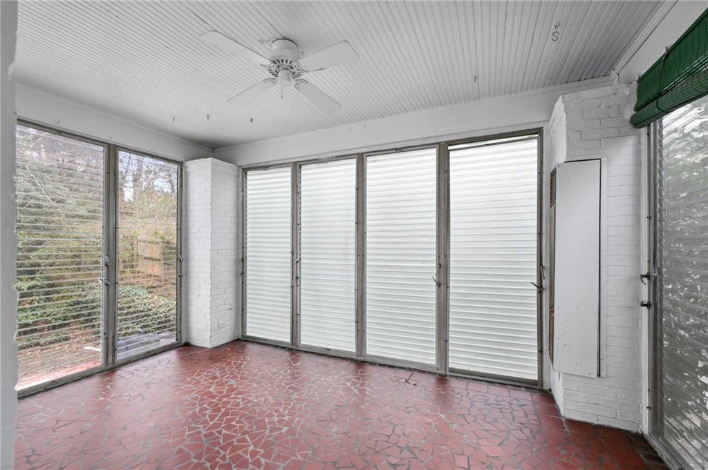 2878 N Hills Drive NE