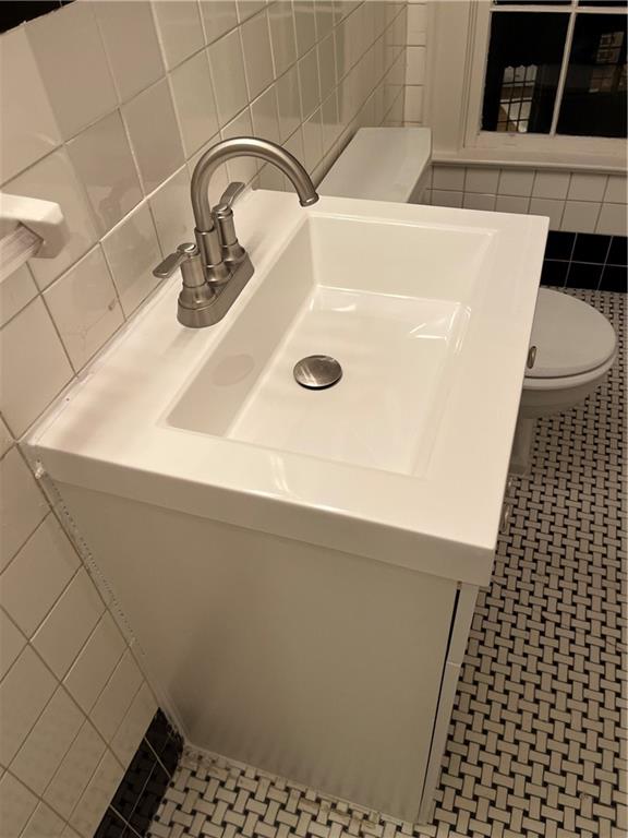 2878 N Hills Drive NE