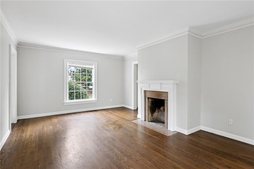 2878 N Hills Drive NE