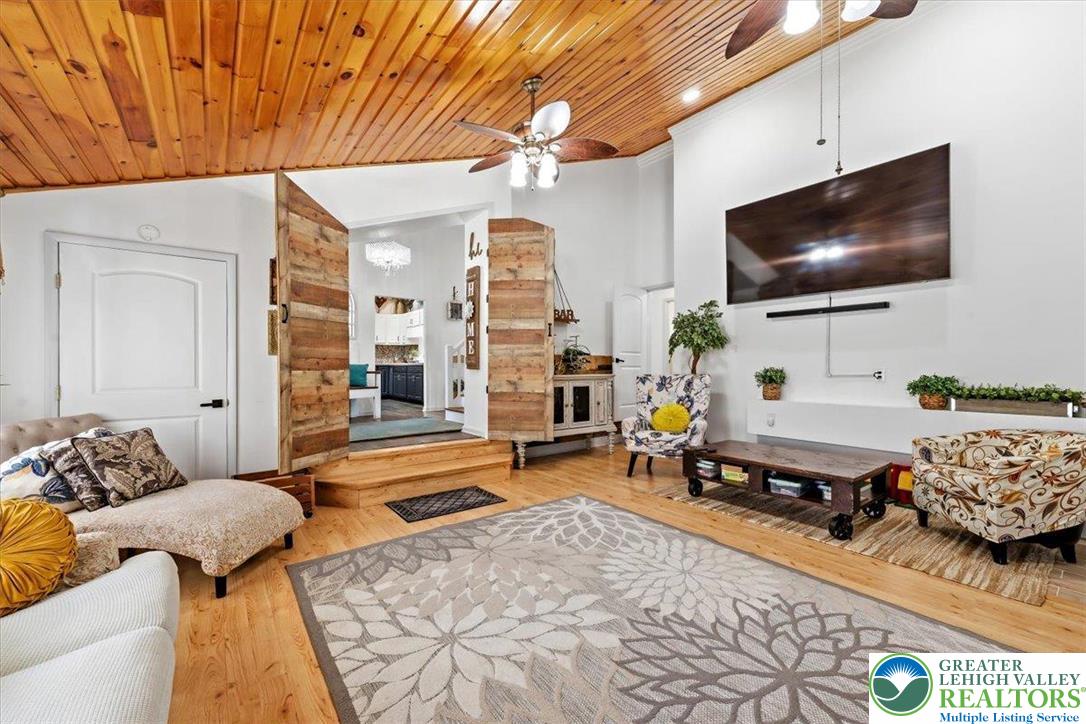 568 South Old Stage Road