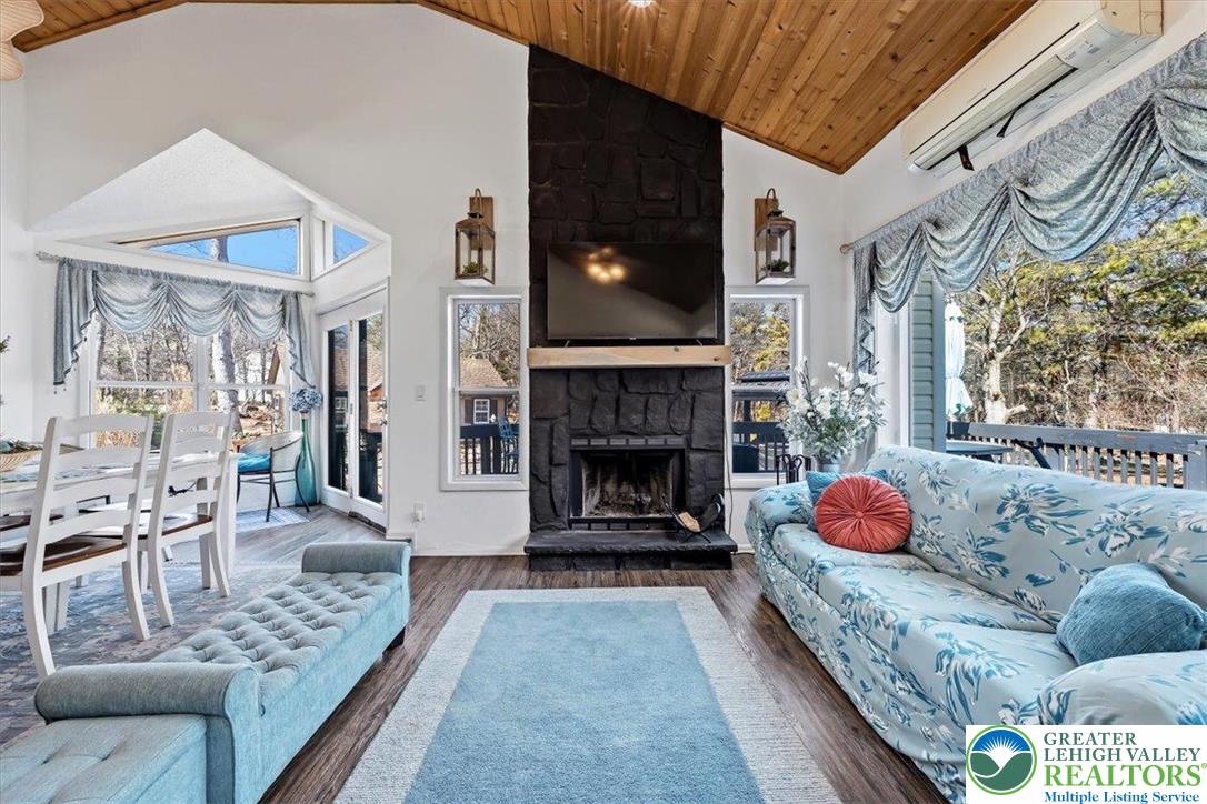 568 South Old Stage Road