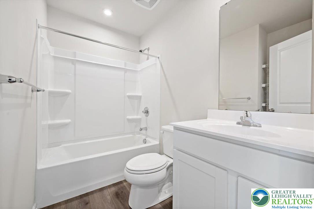 2142 Cross Country Road