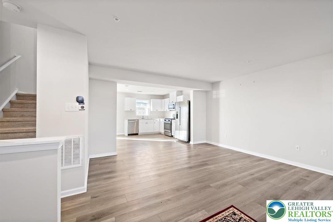 2142 Cross Country Road