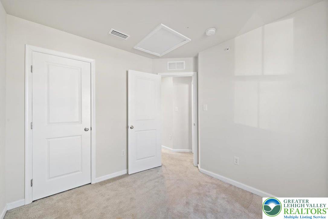 2142 Cross Country Road