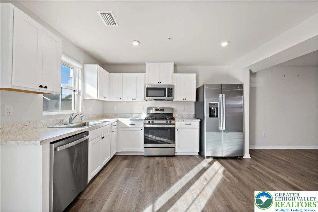 2142 Cross Country Road